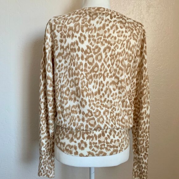 GAP Cream and Beige Cheetah Animal Print Buttoned Cardigan L NWT - Picture 2 of 7